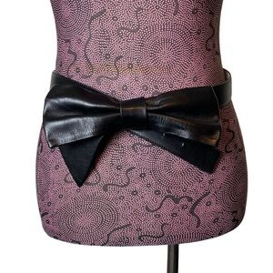Alannah Hill Sz M Black Bow Leather Belt